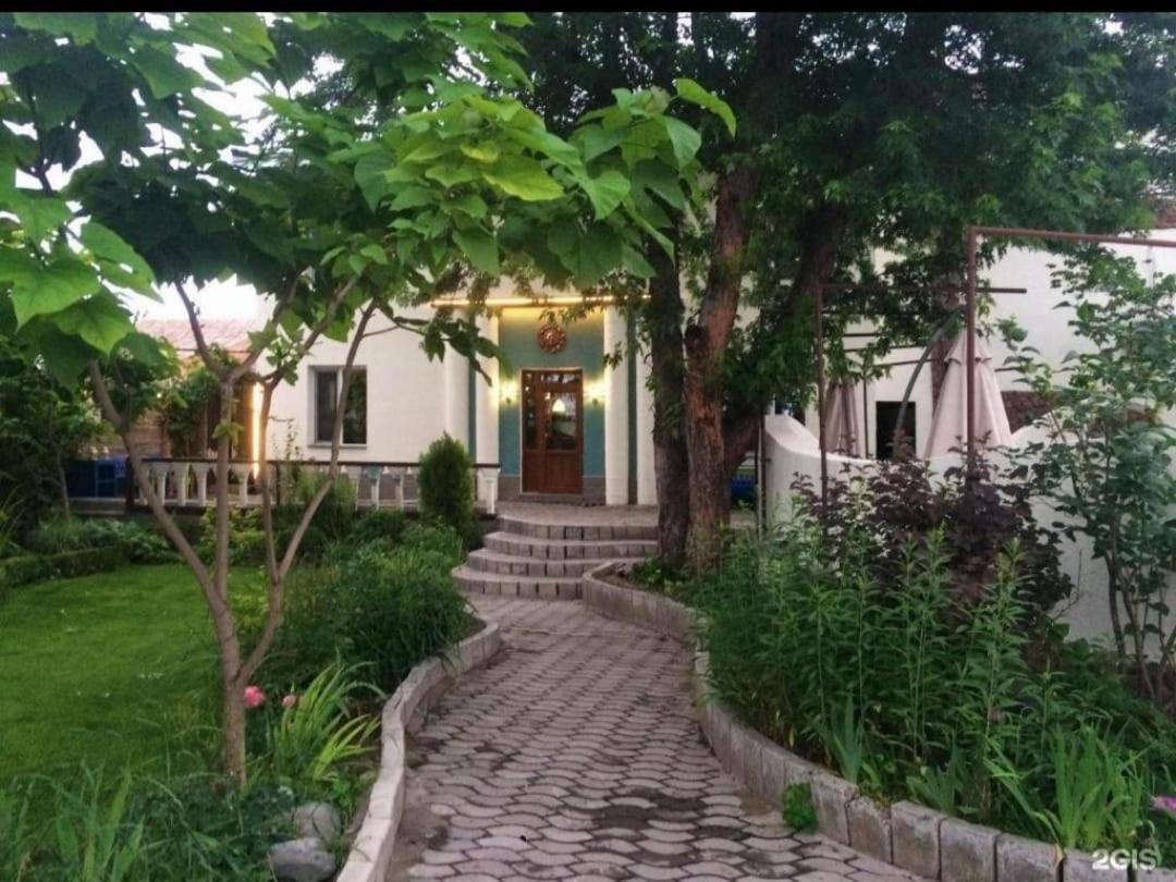 Strelets Bishkek Exterior foto